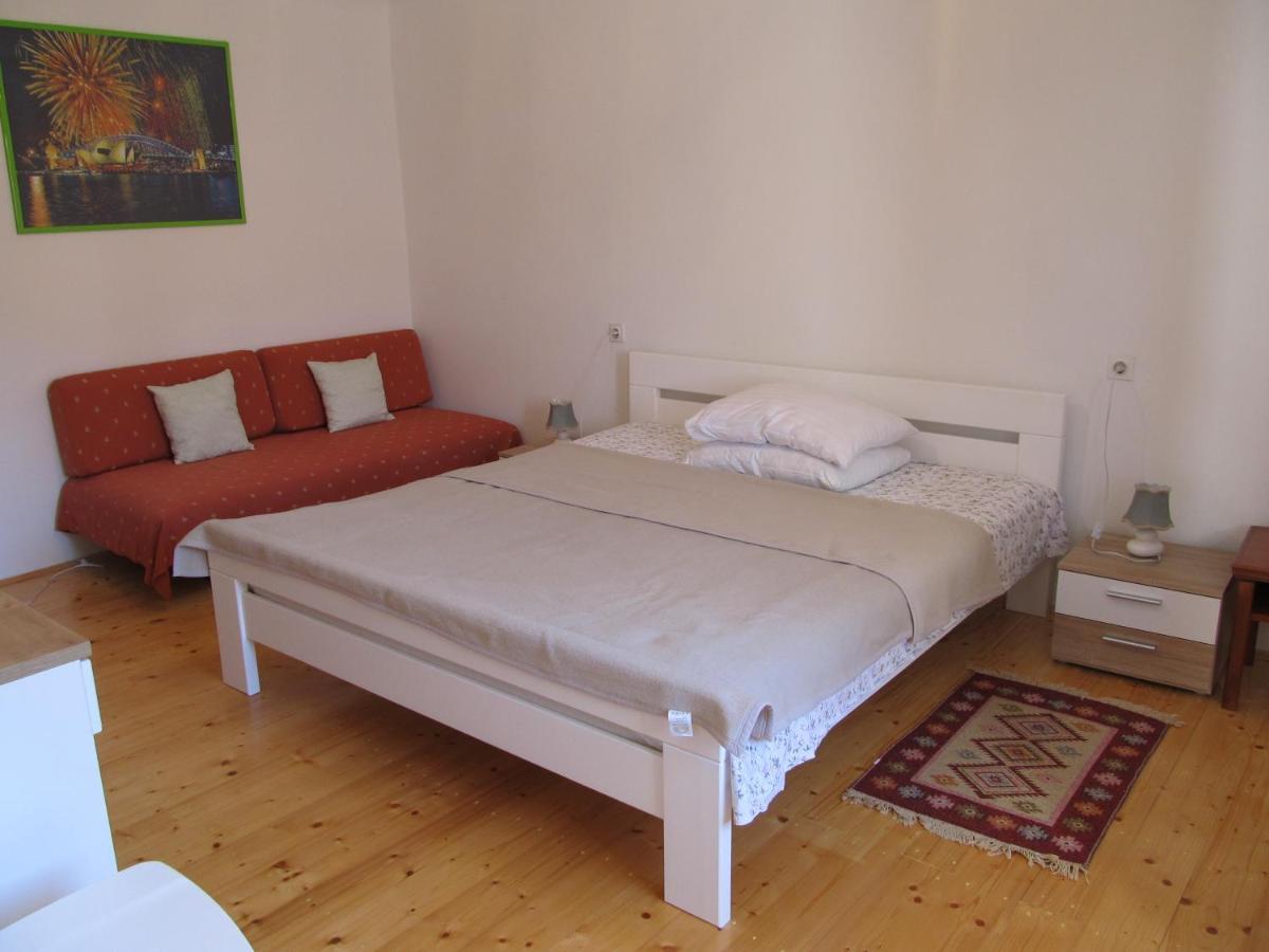 Apartments Anita Veli Losinj Exterior photo