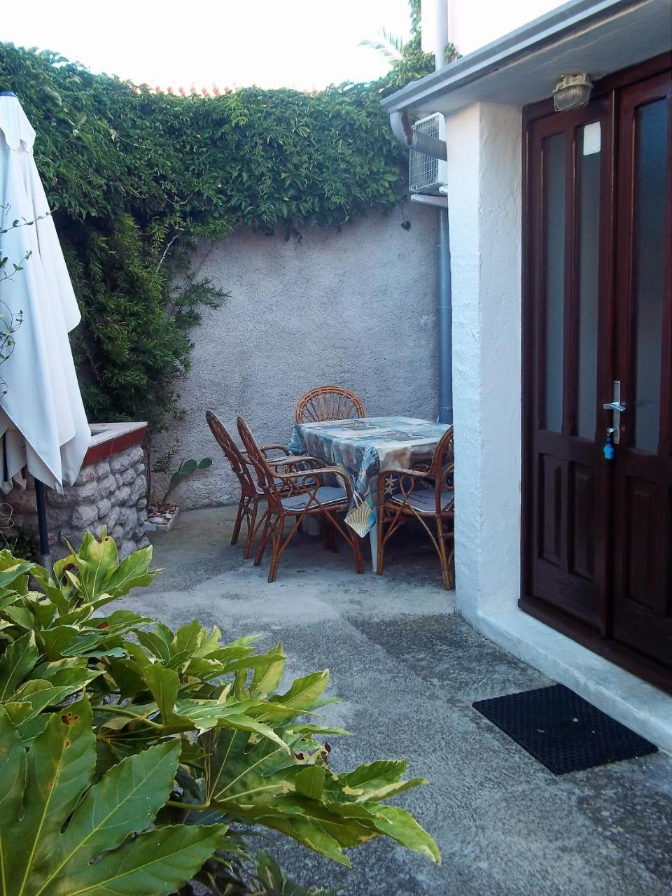 Apartments Anita Veli Losinj Exterior photo