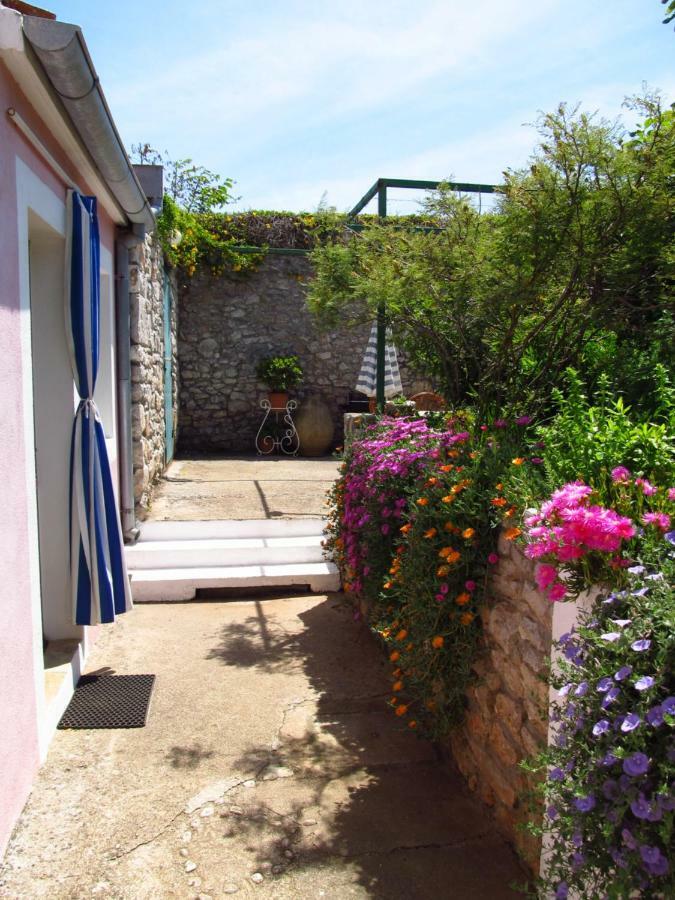 Apartments Anita Veli Losinj Exterior photo